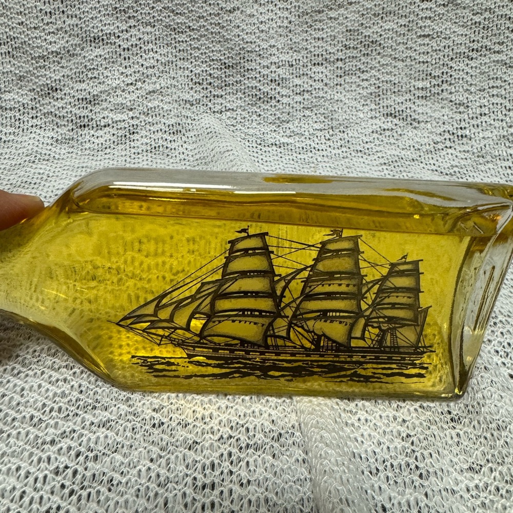 Avon Captains Pride After shave Bottle Ship Vintage Box